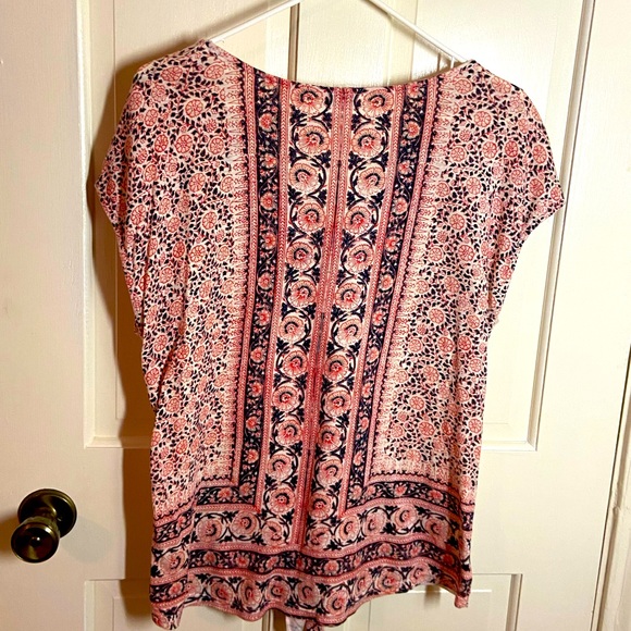LUCKY BRAND Bohemian Floral Print Cap Sleeves Knotted Tie Front Top Size Medium - Picture 2 of 4